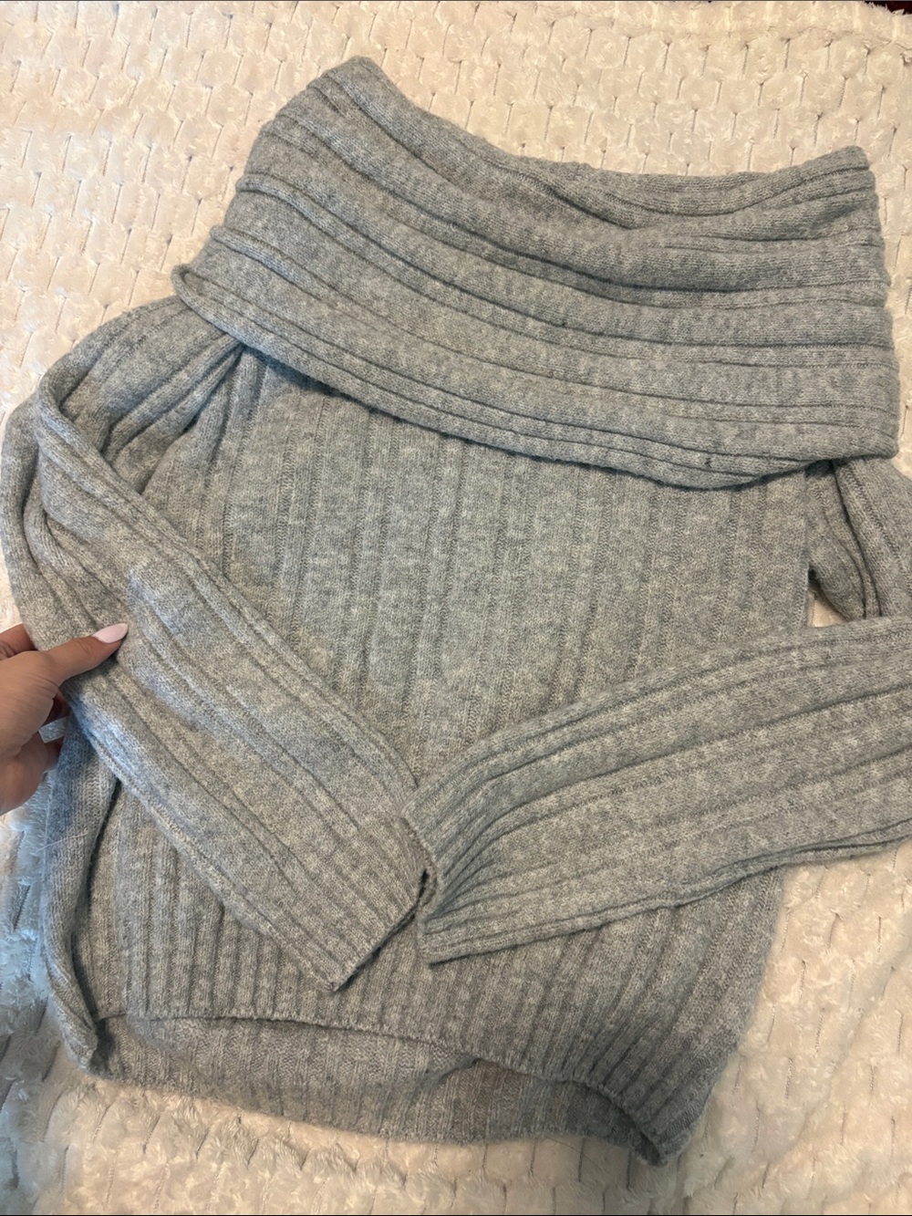 Edikted Cozy Ribbed Off-Shoulder Sweater - Grey - Picture 2 of 6